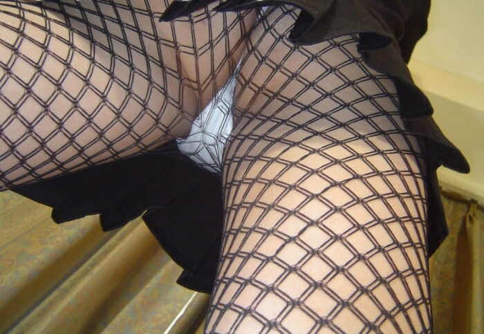 [Upside down shooting] The eroticism of raw thighs &amp; fishnet stockings is abnormal 35 photos 30th image