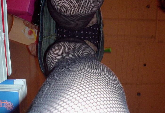 [Upside down shooting] The eroticism of raw thighs &amp; fishnet stockings is abnormal 35 photos 35th image