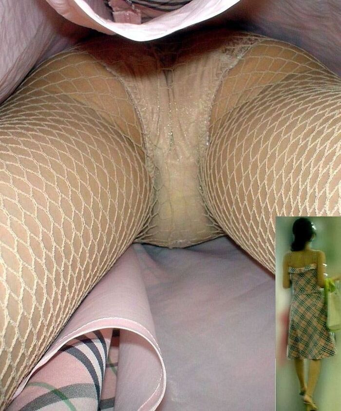 [Upside down shooting] The eroticism of raw thighs &amp; fishnet stockings is abnormal 35 photos 9th image