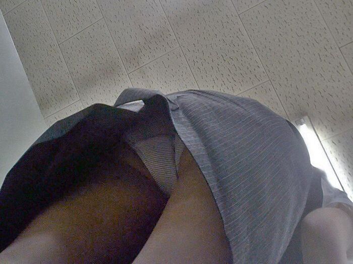 Upside down shooting of a cute amateur office lady wpart4 : 25 panchira images 10th image