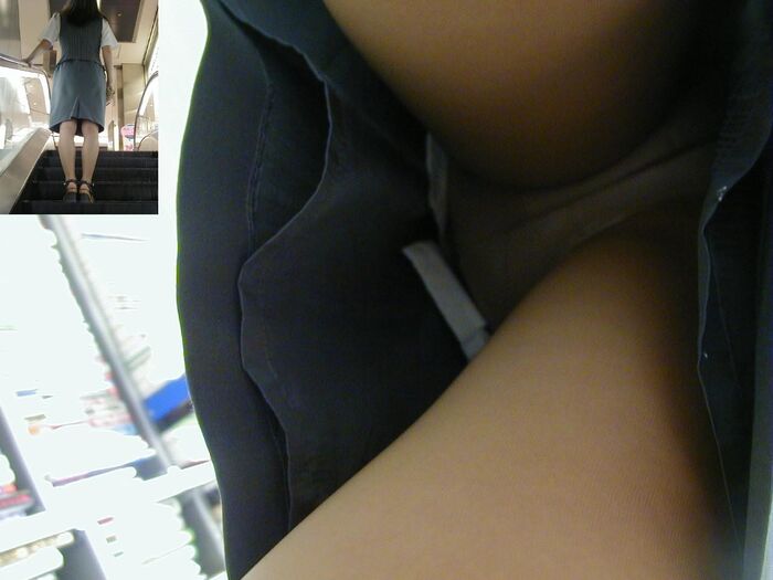 Upside down shooting of a cute amateur office lady wpart4 : 25 panchira images 14th image