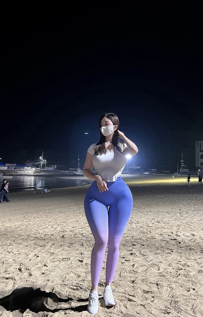 【Image】Chinese beauty's ass is so big and naughty 2th image