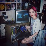 【Image】Caucasian female withdrawn gamer gets a little fat in 2 years