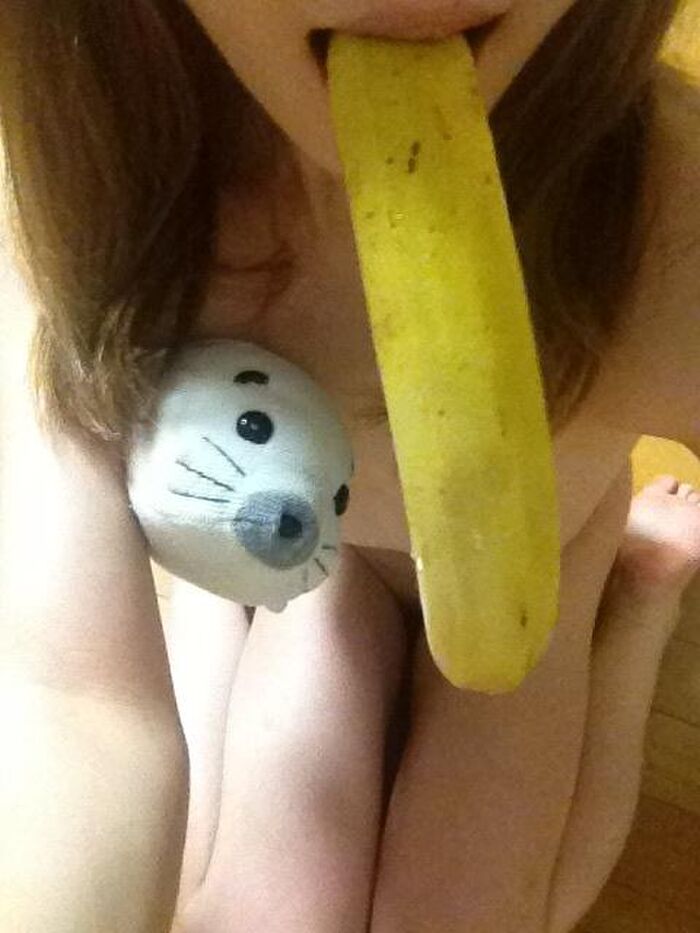 Gal wearing Shimamura pants takes a selfie erotic photo p 14th image