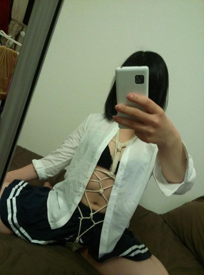 Selfie selfie selfie image of bondage girl 10th image