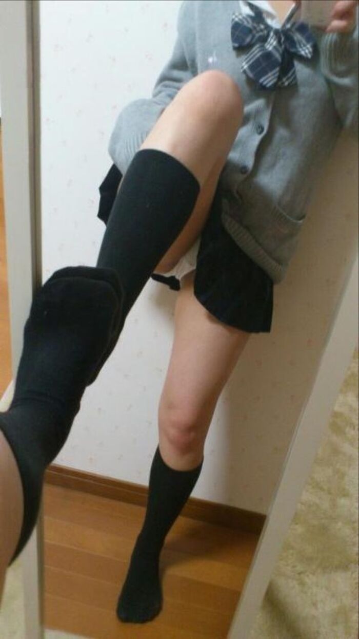 An amateur girl who provides masturbation by herself 33th image
