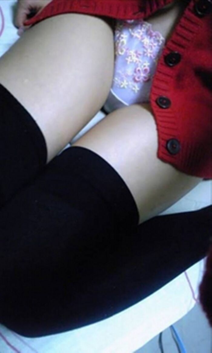 An amateur girl who provides masturbation by herself 34th image