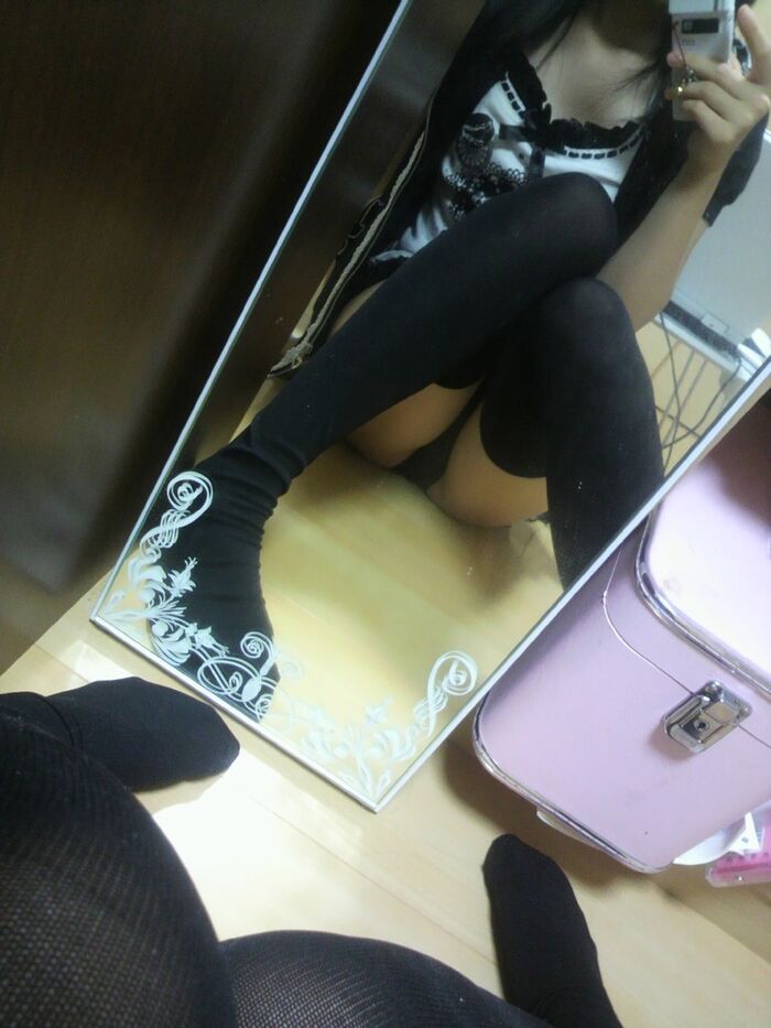 An amateur girl who provides masturbation by herself 40th image