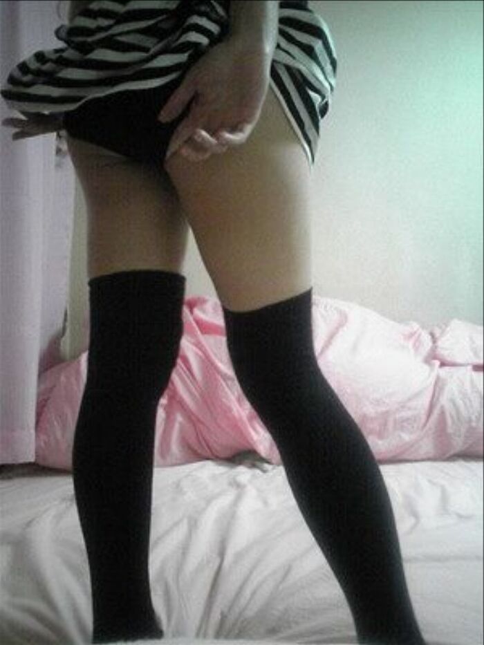 An amateur girl who provides masturbation by herself 41th image