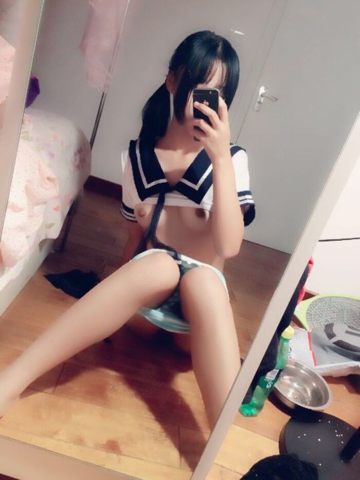 Erotic images that you can't stop taking cosplay selfies 71th image