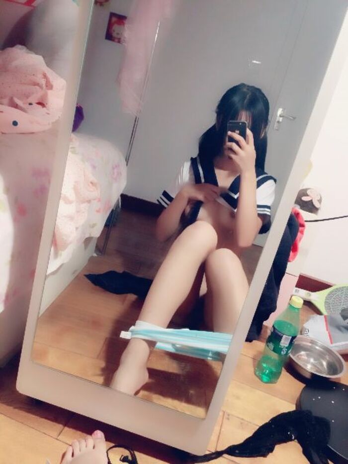 Erotic images that you can't stop taking cosplay selfies 72th image