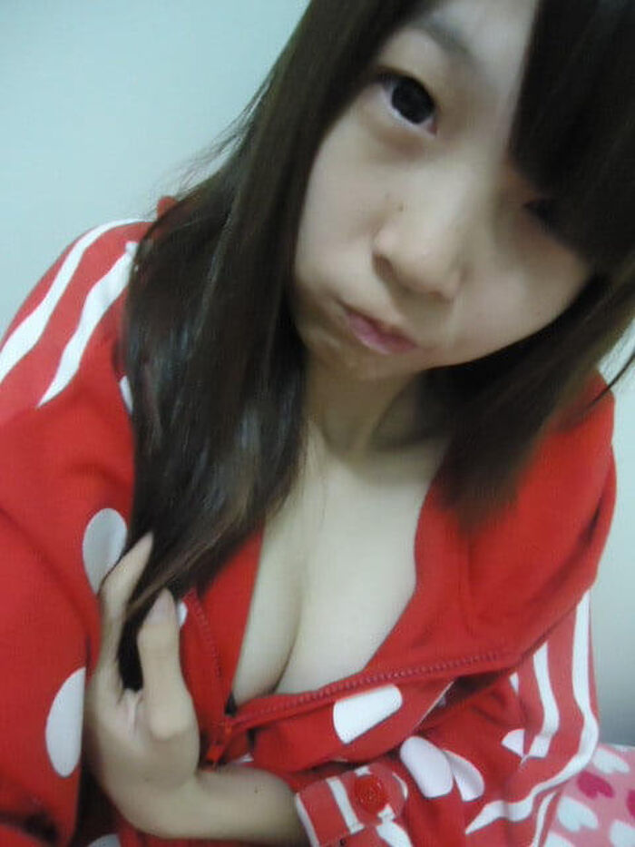 Summary of images of amateur girls in room clothes 95th image