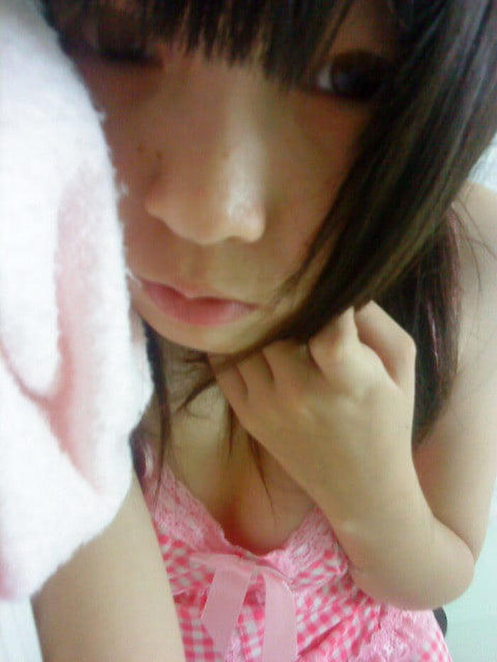 Summary of images of amateur girls in room clothes 96th image