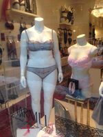 【Image】A mannequin with a realistic body shape is strangely too naughty