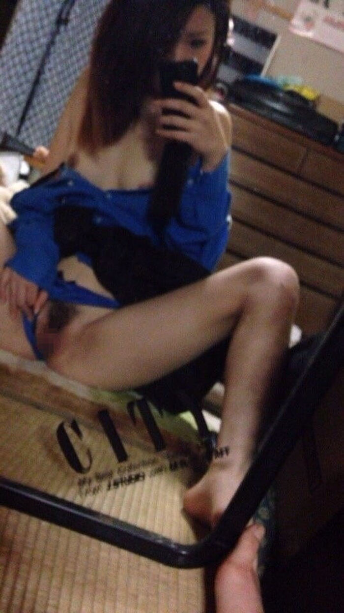 Erotic images of selfie girls 3th image