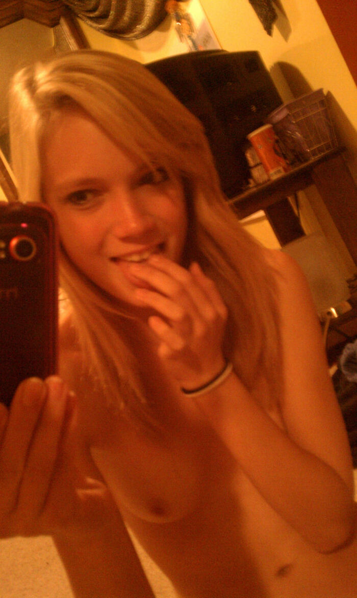 Blonde beauty alien nude image 137th image