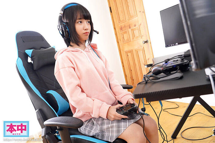 [Image] Gamer girl, AV appearance and wwww 2th image