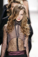【Image】Fashion show, beautiful model's nipples show through wwww