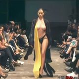 【Image】Overseas fashion show, it will already be a boob show competition wwww