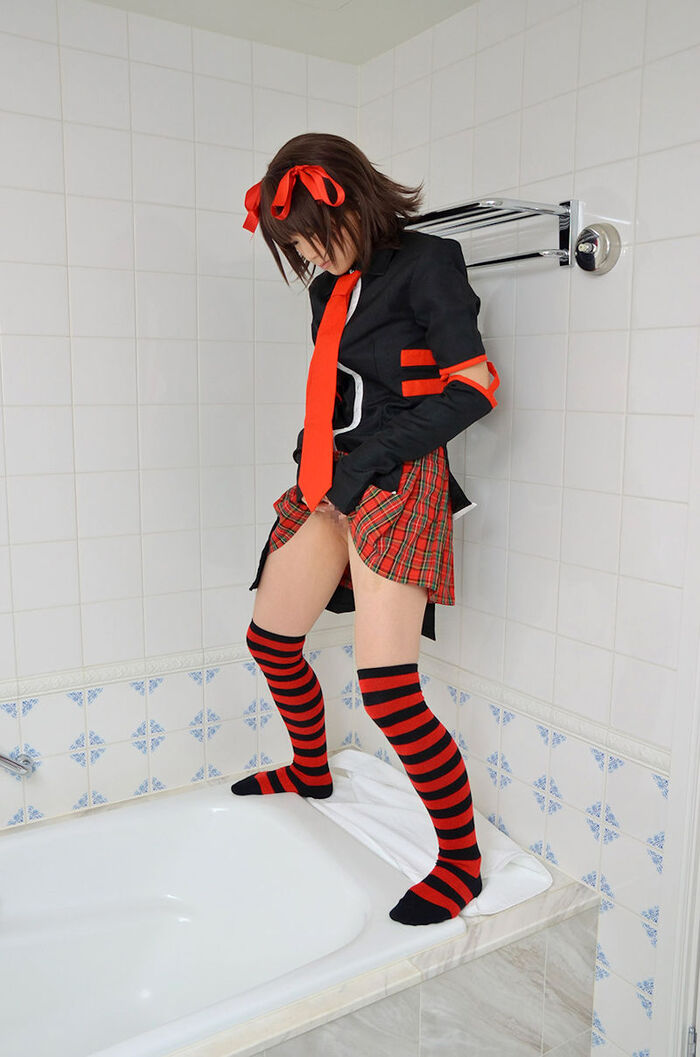 layer erotic image of peeing in cosplay 12th image