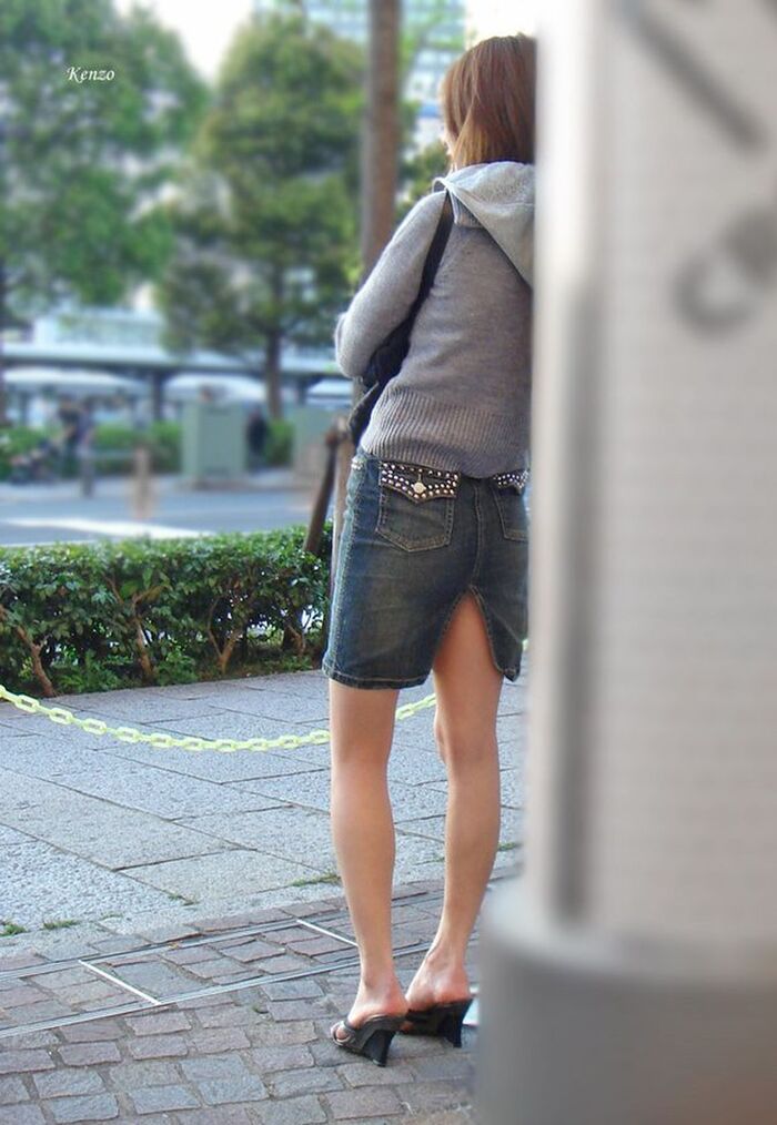 Panchira from amateur slit skirt is too erotic 10th image