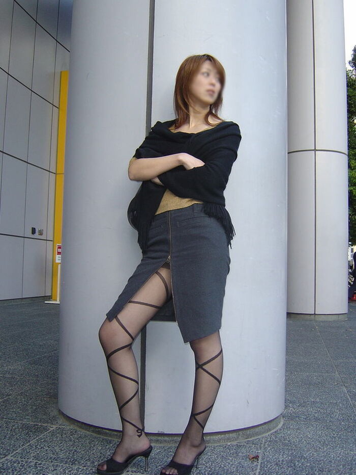 Panchira from amateur slit skirt is too erotic 2th image