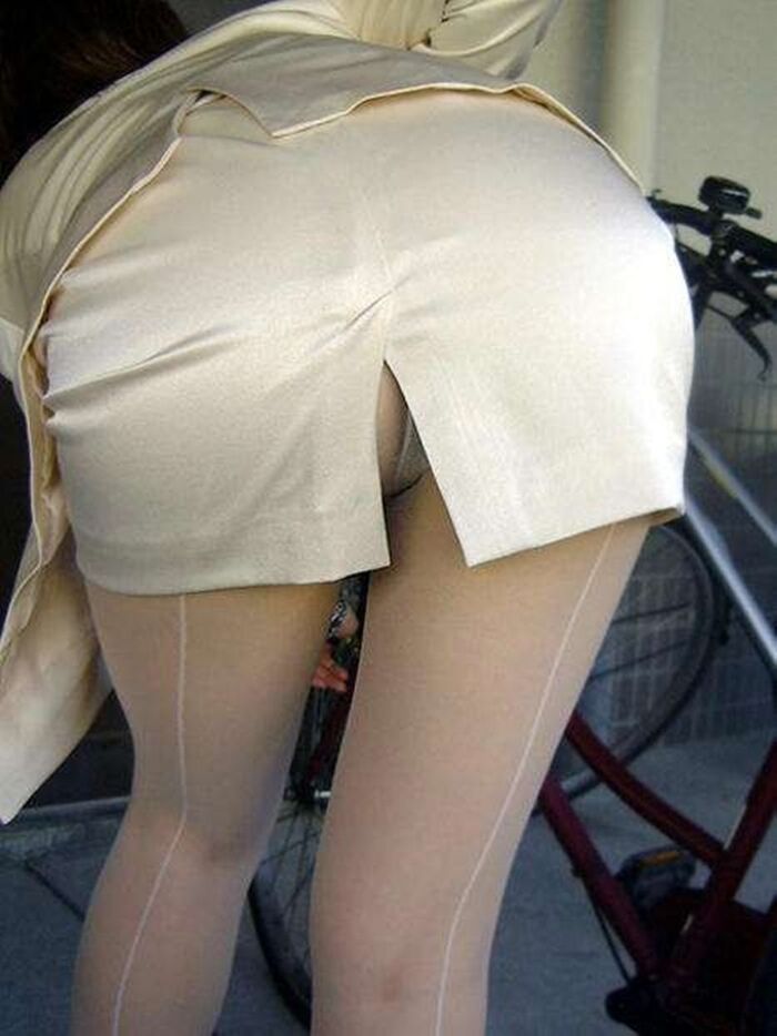 Panchira from amateur slit skirt is too erotic 26th image