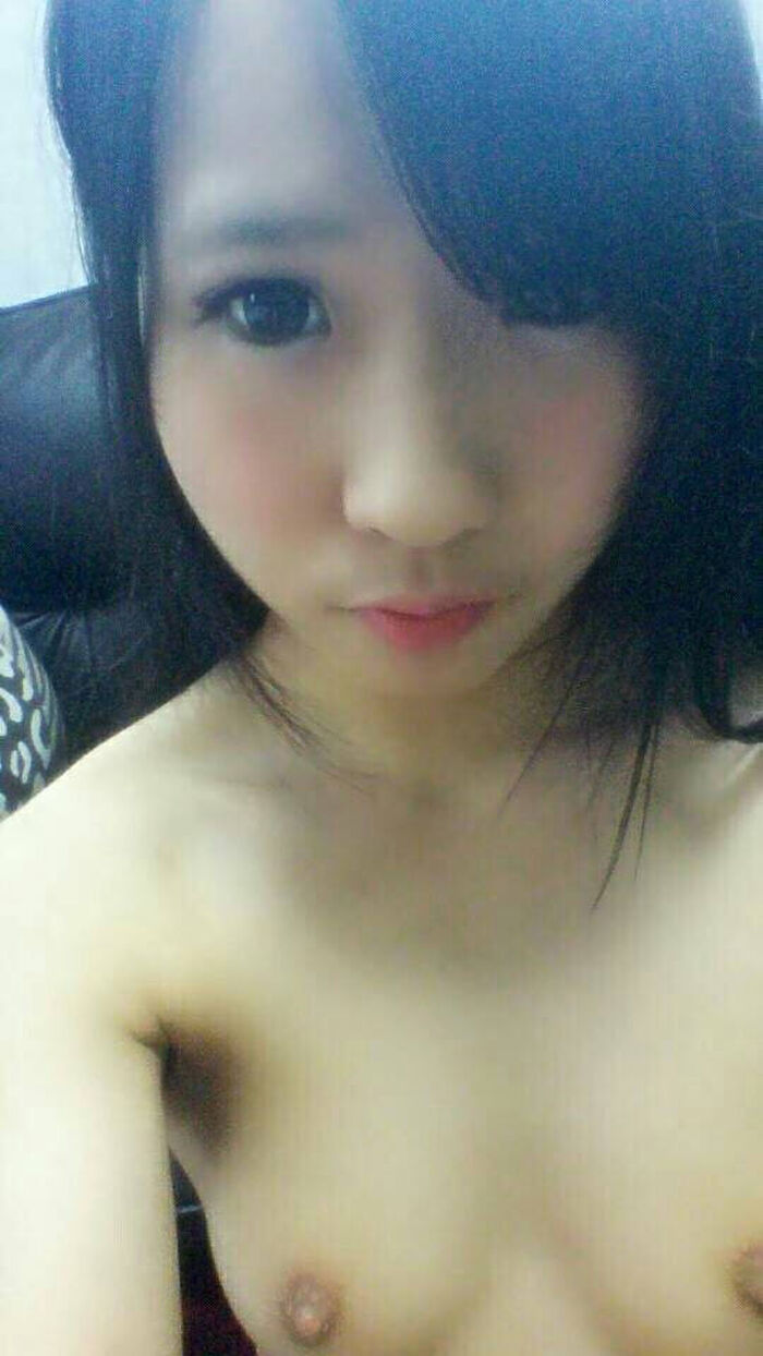 Small breasts selfie erotic image that does not flourish 19th image