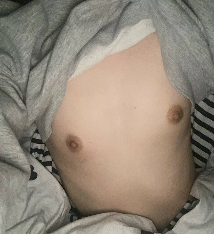 Small breasts selfie erotic image that does not flourish 20th image