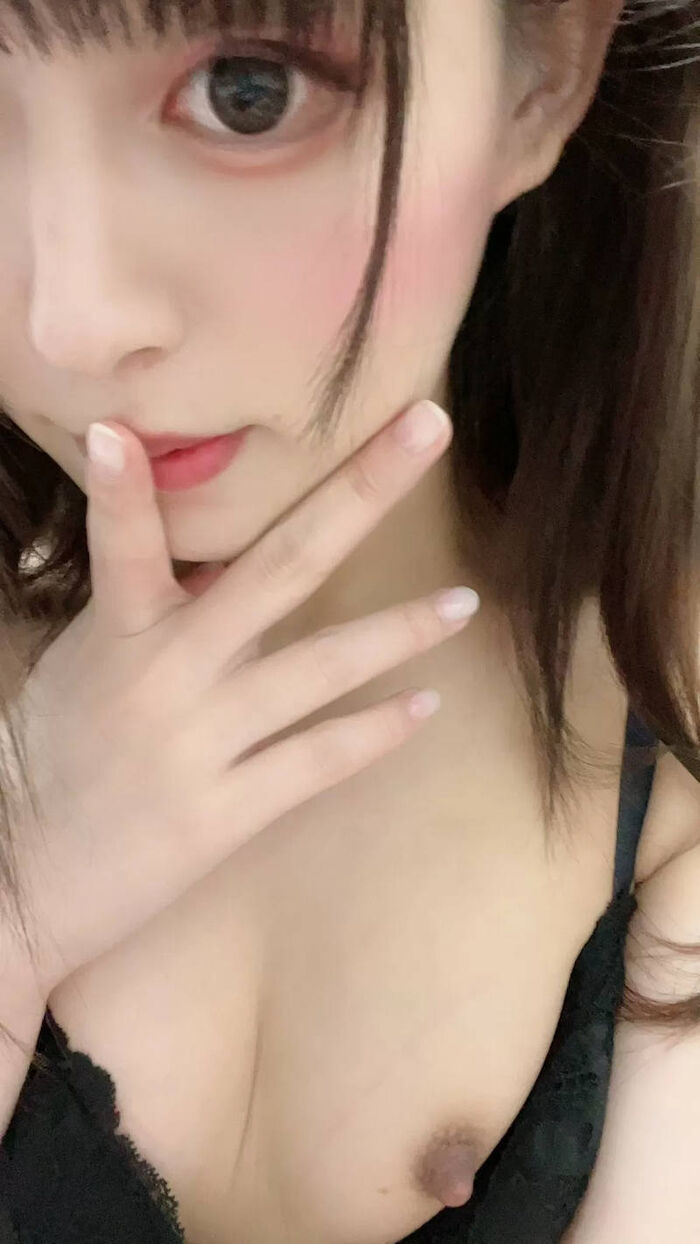 Small breasts selfie erotic image that does not flourish 25th image