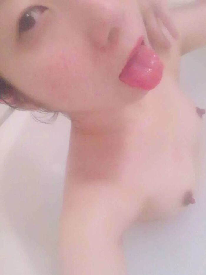 Small breasts selfie erotic image that does not flourish 44th image