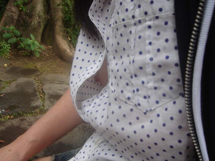 [Chest chiller] Amateur pulling cleavage voyeur that the crotch is likely to get heat stroke 13th image