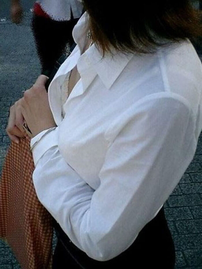[Chest chiller] Amateur pulling cleavage voyeur that the crotch is likely to get heat stroke 23th image