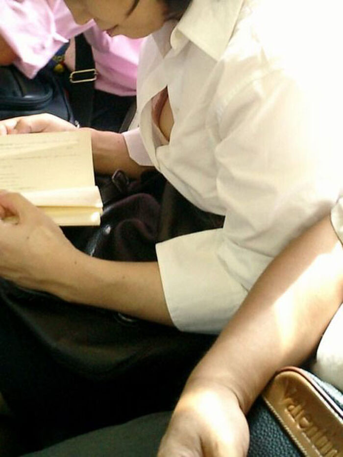 [Chest chiller] Amateur pulling cleavage voyeur that the crotch is likely to get heat stroke 24th image