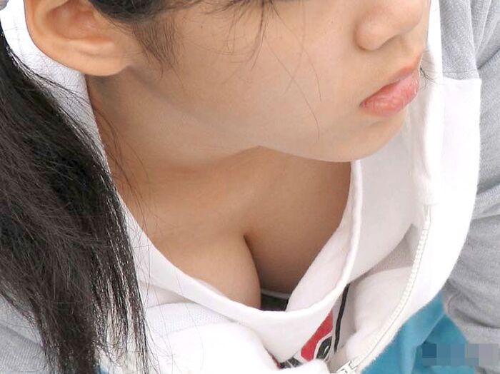[Chest chiller] Amateur pulling cleavage voyeur that the crotch is likely to get heat stroke 40th image