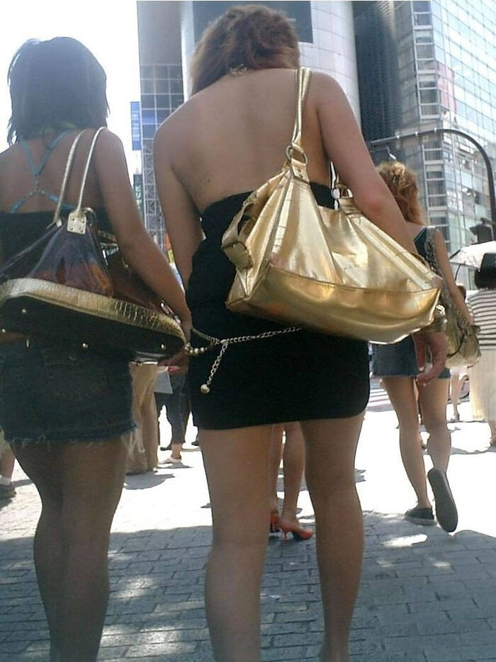 Erotic images of sexy gals with shoulders out 20th image