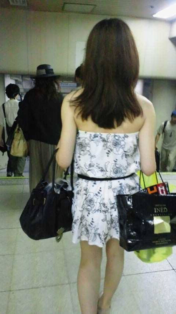 Erotic images of sexy gals with shoulders out 7th image