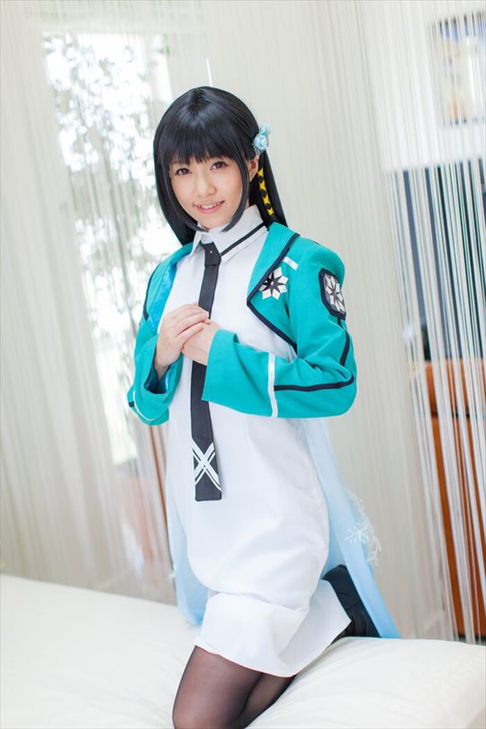 朝倉ことみ『魔法科高校の劣等生』司波深雪コスの黒スト引き破ってパンツ見たい 2th image