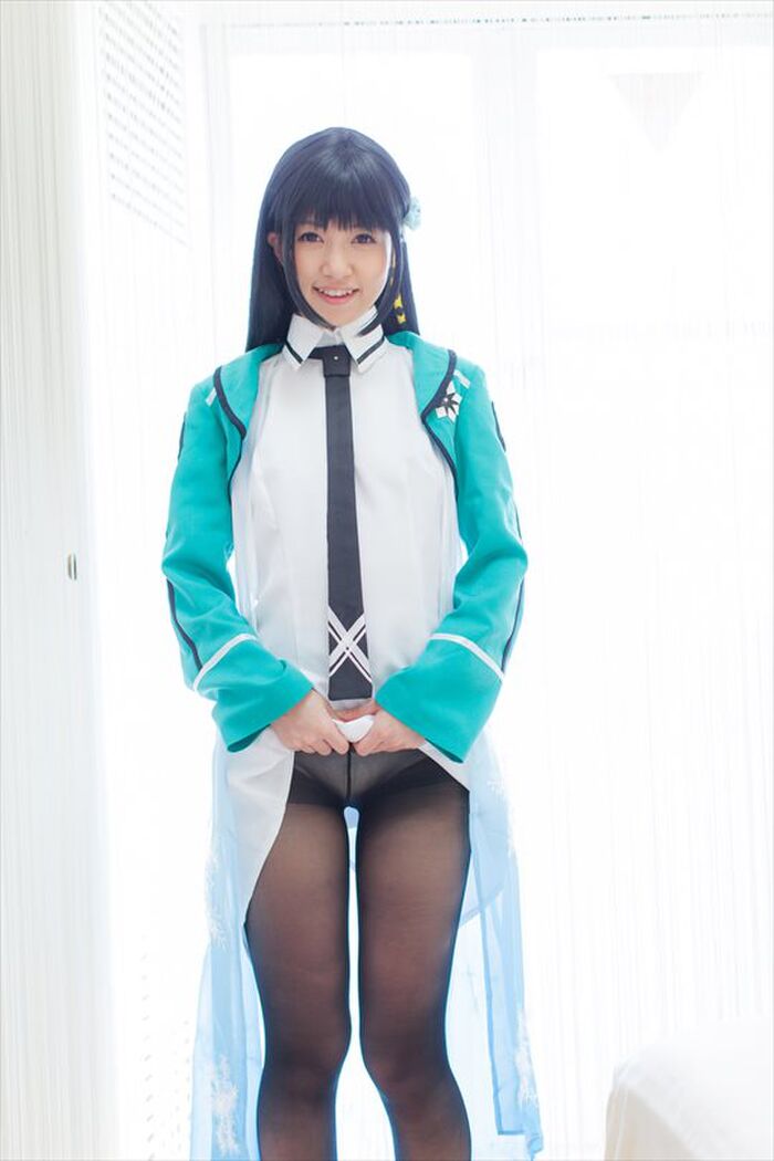 朝倉ことみ『魔法科高校の劣等生』司波深雪コスの黒スト引き破ってパンツ見たい 4th image
