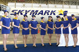 Panchira image of Skymark's miniskirt CA, which was a hot topic for a while