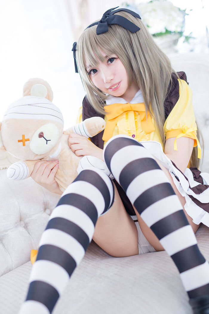 Erotic image of a pure girl holding a stuffed animal 15th image