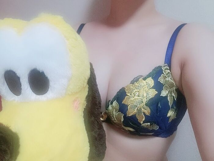 Erotic image of a pure girl holding a stuffed animal 30th image