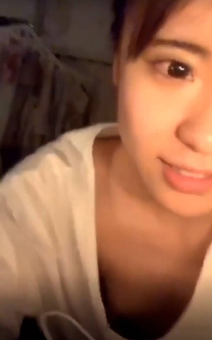 Erotic images of cute beautiful streamers 22th image