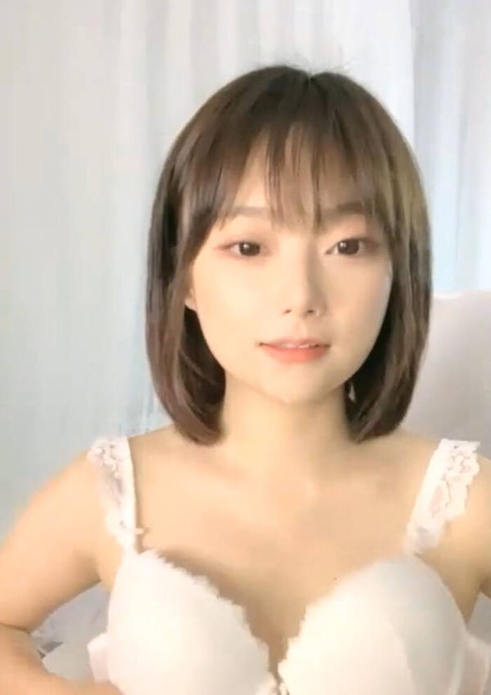 Erotic images of cute beautiful streamers 39th image