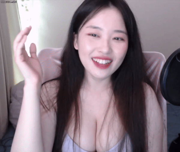 트위치 스트리머 소람잉 요가복 움짤 모음 gif 11 8th image