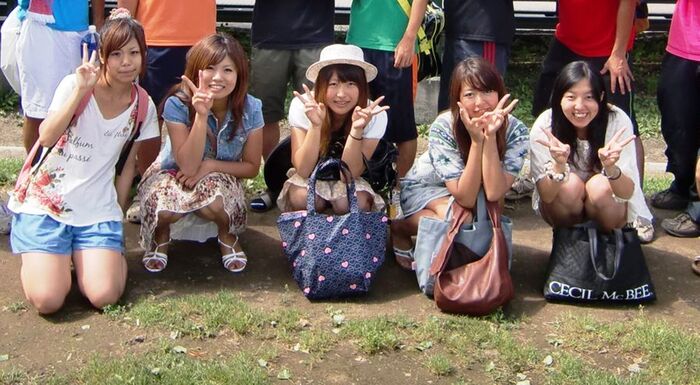 There is a group photo zoom where you can enjoy looking for panchira! 6th image