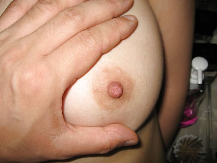 乳揉み接写撮りのエロ画像 4th image