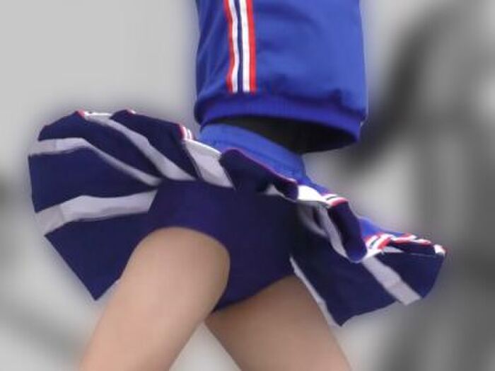 チアのアンスコ丸見え！スカートがめくれ上がった瞬間を激写！ 13th image