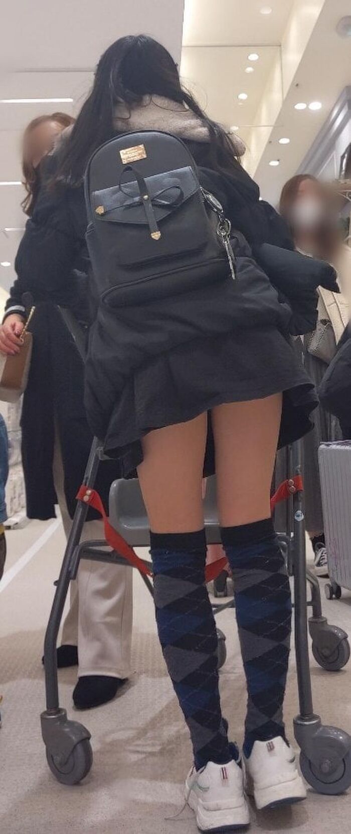 【画像】もう少しでパンツ見えそうなjkwwww 35th image