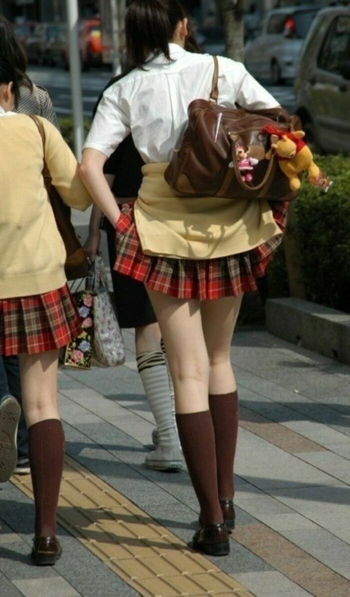 【画像】もう少しでパンツ見えそうなjkwwww 42th image